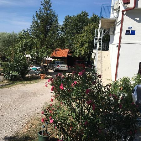 Apartmani Niessner Малинска Екстериор снимка