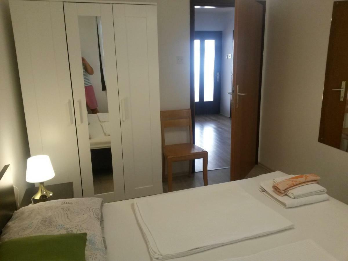 Apartmani Niessner Малинска Екстериор снимка