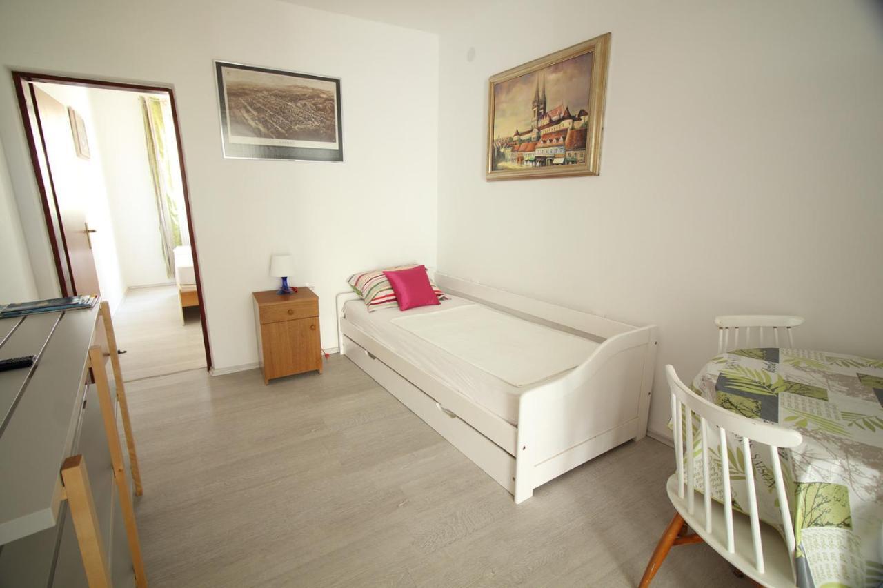 Apartmani Niessner Малинска Екстериор снимка
