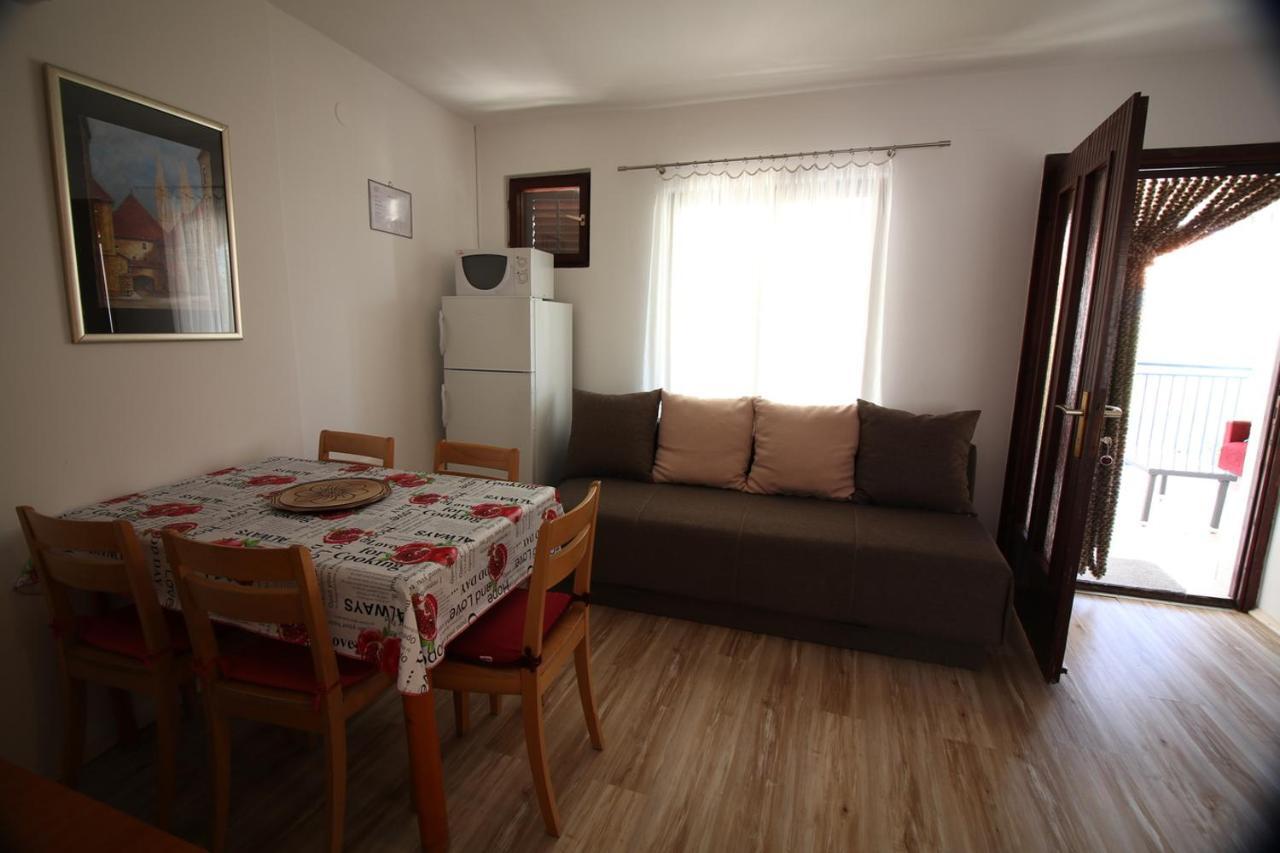 Apartmani Niessner Малинска Екстериор снимка