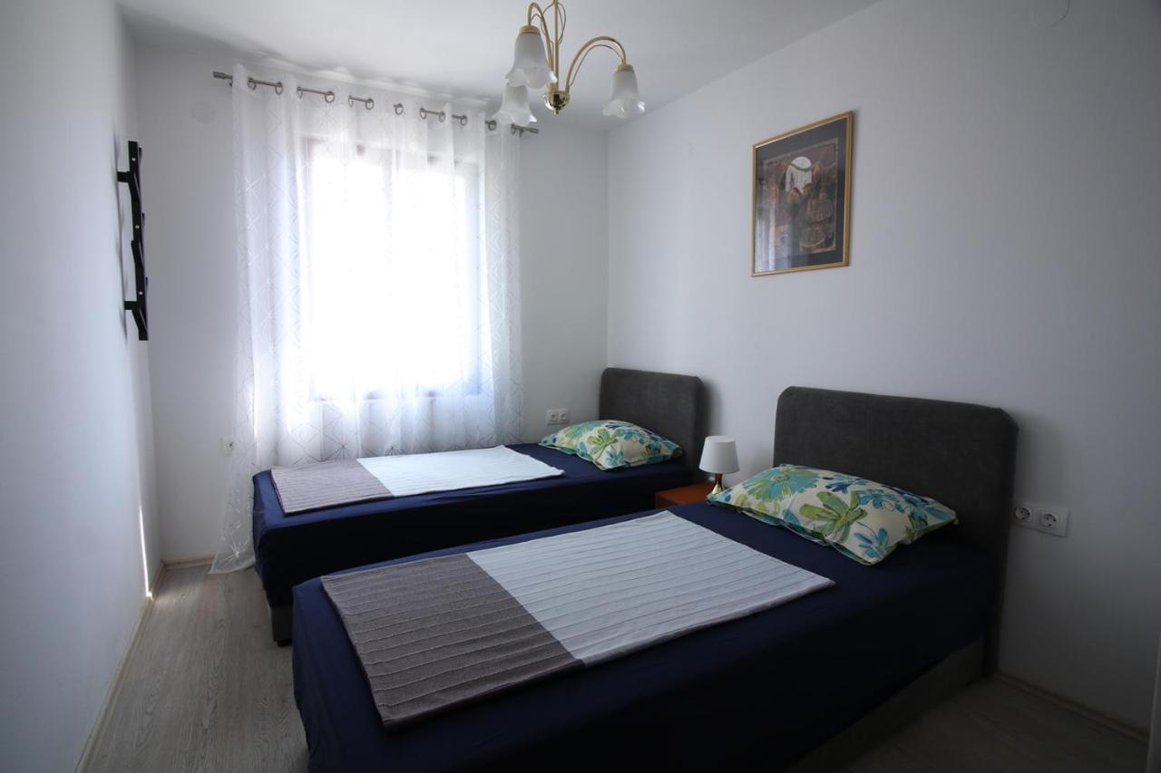 Apartmani Niessner Малинска Екстериор снимка