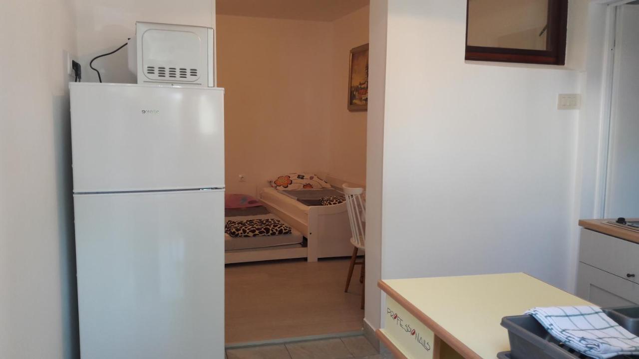 Apartmani Niessner Малинска Екстериор снимка