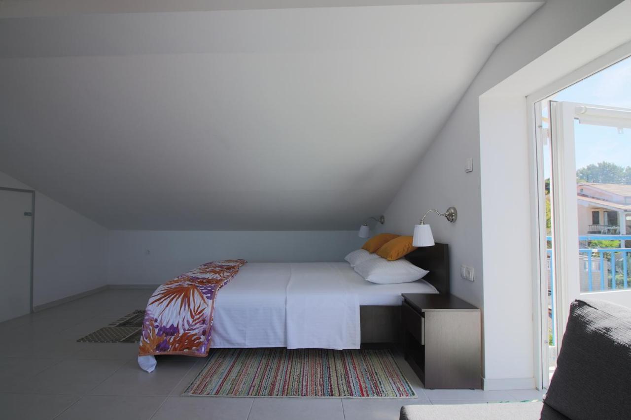 Apartmani Niessner Малинска Екстериор снимка
